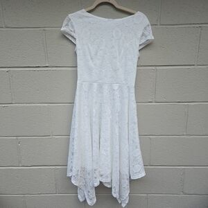 NWT- Bery Love- White- Floral Lace- Cocktail  Bridesmaid- Asymmetrical Hemline